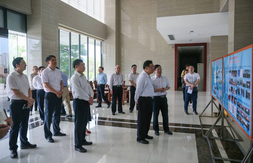 说明: E:\原E盘\继续教育学院\8、河源市乡村振兴学院\丁红都书记调研照片\微信图片_20190411145340.jpg