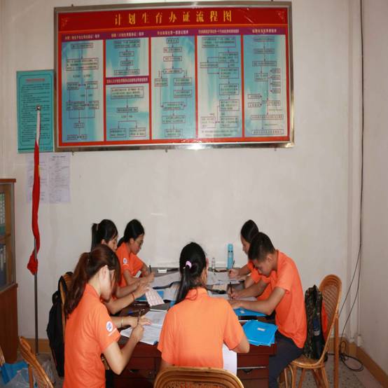 双精准扶贫服务队.JPG