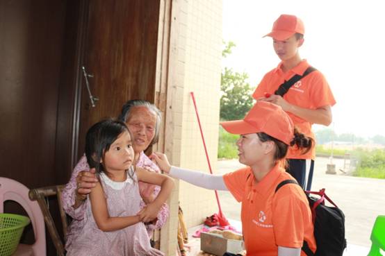 关爱农民工子女队.JPG